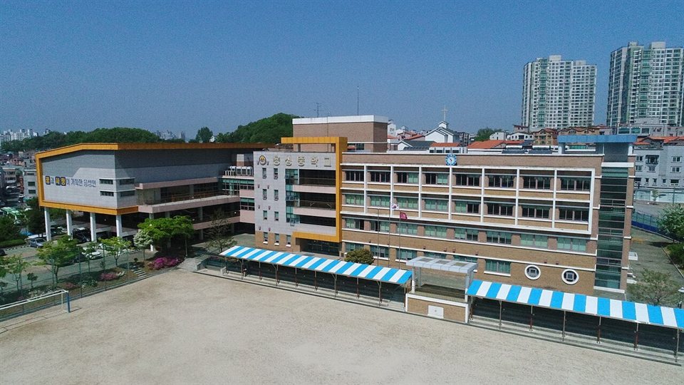 하늘에서 본 청주 상당구 용성중학교 건물과 운동장 — 상당구 과외 선생님 추천